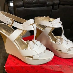 Guess Cream/ white Wedges